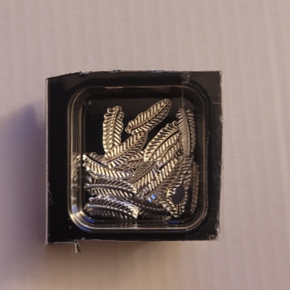 Gold and silvertone nail art kits and designs - Picture 6 of 16